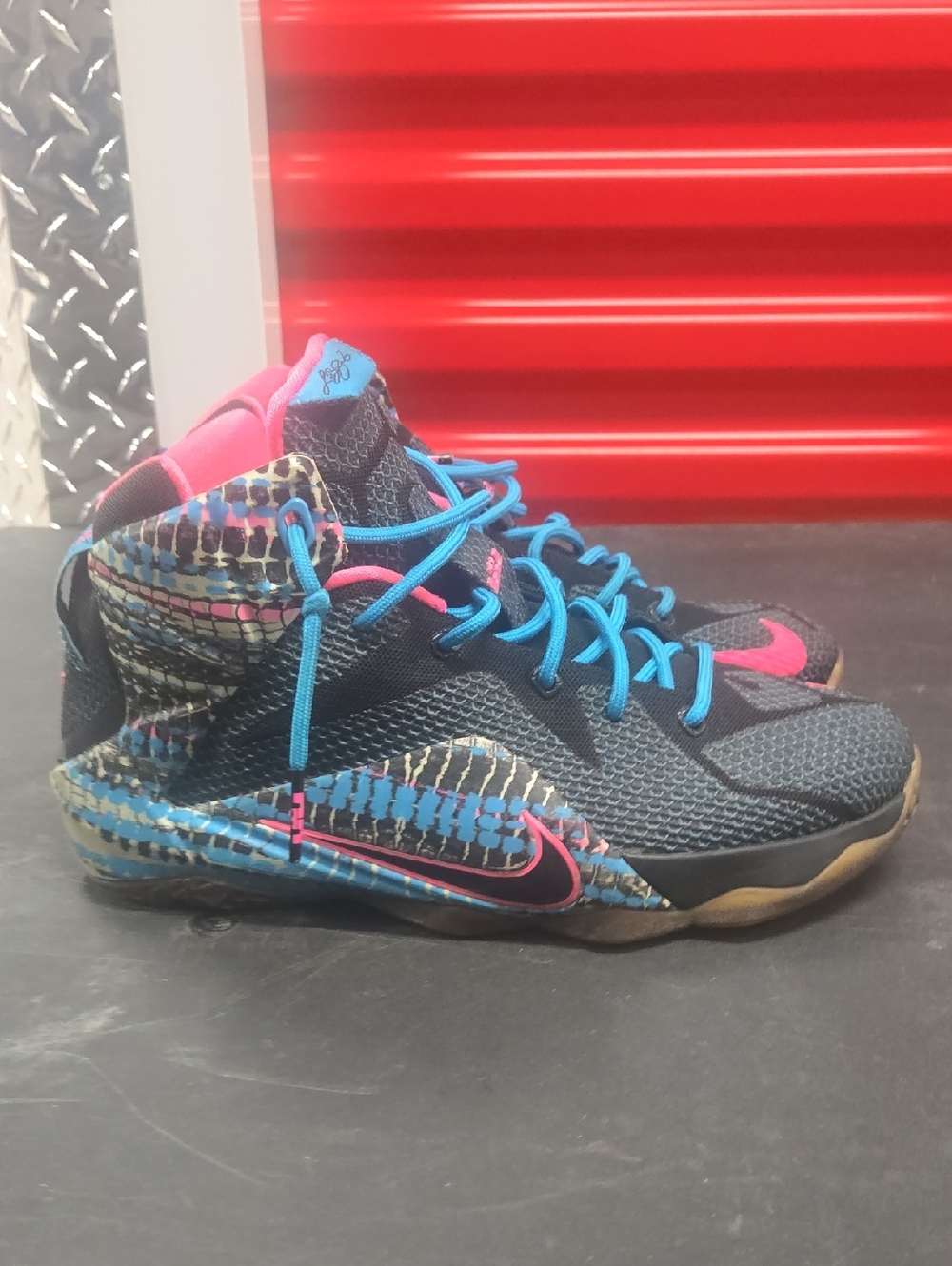 Nike Kids High-Top Sneakers in Black, Pink, and Blue Size 7y ***